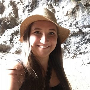 Meet your Posher, Danielle